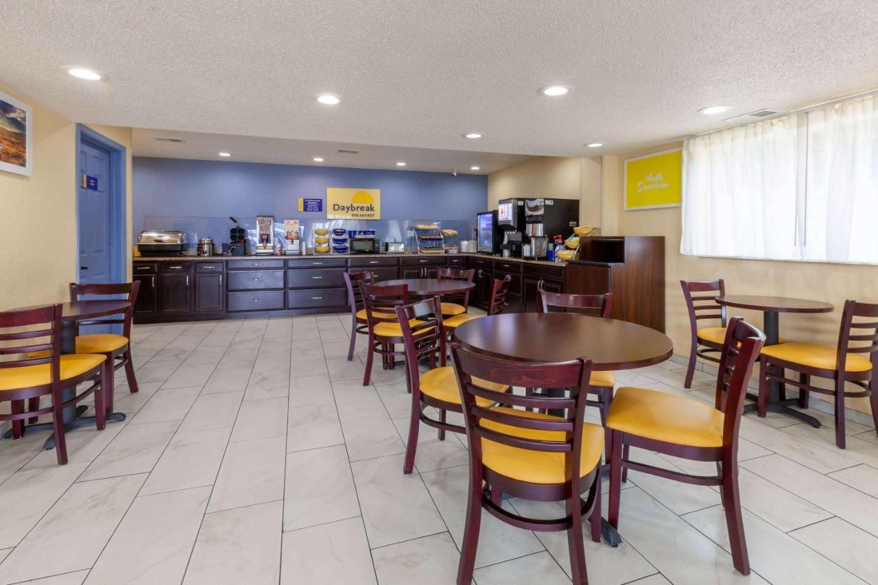 Travelodge By Wyndham Charles Town - Harpers Ferry Zewnętrze zdjęcie